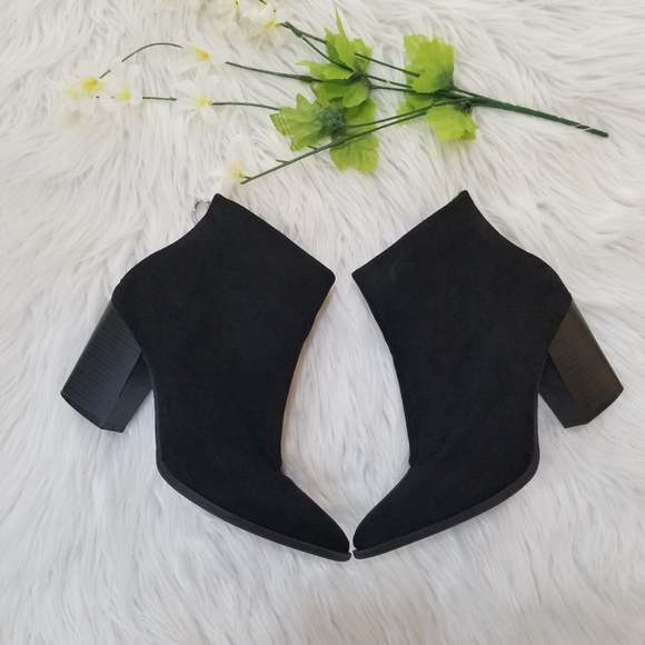 Pointed Toe Suede Black Ankle Boots With Heel Size 7.5, With Zipper Closure. - Picture 3 of 16